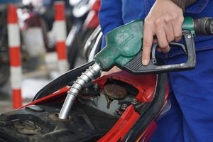 Giá bán lẻ xăng dầu giảm nhẹ từ 15 giời chiều 4/1/2024.