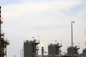 Một cơ sở khai thác dầu ở miền Nam Iraq. (Ảnh: AFP/TTXVN)