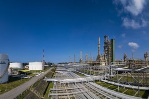 Nhà máy lọc dầu Dung Quất và Nghi Sơn đều sản xuất vượt công suất trong năm 2023.