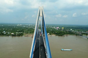 Với quy định hiện nay, việc sử dụng nhiệm vụ chi thường xuyên từ ngân sách nhà nước cho sửa chữa, mua sắm tài sản công là không phát sinh vướng mắc.Trong ảnh: Cầu Mỹ Thuận 2 - công trình giao thông đường bộ cấp đặc biệt, được đầu tư bằng nguồn vốn ngân sách nhà nước. Ảnh: Đ.T