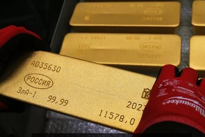 Các thỏi vàng tại một nhà máy kim loại quý ở Krasnoyarsk, Nga. Ảnh: Sputnik