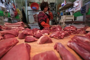 Chính phủ yêu cầu đảm bảo nguồn cung xăng dầu, thịt lợn, vật tư nông nghiệp....