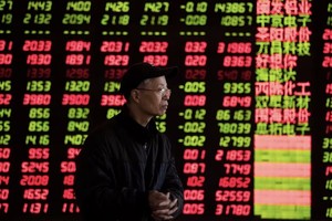 Cả hai sàn giao dịch chứng khoán Thượng Hải và Thâm Quyến đều ra thông báo rằng họ sẽ tăng cường giám sát các giao dịch được thực hiện bởi các quỹ định lượng. Ảnh: AFP