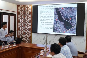 Đơn vị tư vấn báo cáo đề án điều chỉnh Quy hoạch phân khu tỉ lệ 1/2.000 phía bắc đường Trần Phú. Ảnh: Thanh Huy.