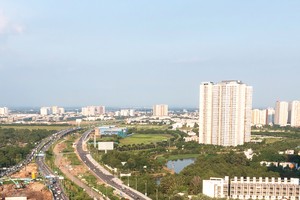 Hạ tầng giao thông phát triển là một động lực lớn. Ảnh: Lê Toàn 