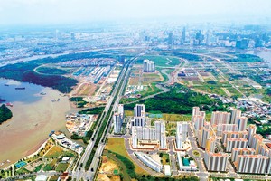 Giao dịch đất nền đô thị sẽ bị siết lại khi các quy định mới có hiệu lực. Ảnh: Lê Toàn 