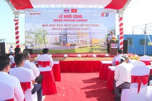 Nhà máy sản xuất dầu mỡ bôi trơn do Công ty cổ phần Top Solutions làm chủ đầu tư là nhà máy đầu tiên tại Việt Nam sản xuất dầu mỡ gốc lithium. Nguồn: NTV.