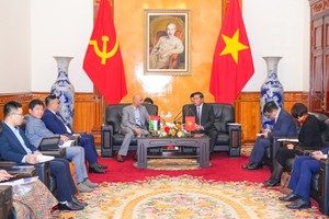 Quang cảnh buổi tiếp và làm việc.