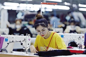 Lĩnh vực sản xuất ghi nhận dấu hiệu tích cực hơn trong những tháng đầu năm. Ảnh: Đ.T