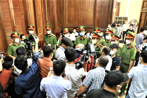  Phóng viên tác nghiệp tại một phiên tòa. Ảnh:Tạpchitoaan .vn