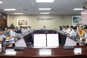 Lãnh đạo EVN họp với các đơn vị cấp cột thép