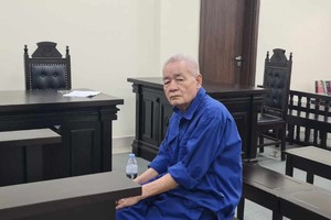 Bị cáo Lê Viết Thu bị tuyên phạt 7 năm tù về hành vi lừa bán đất "khống", chiếm đoạt hơn 1,5 tỷ đồng.