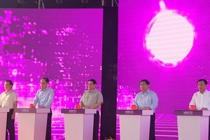 Thủ tướng Chính phủ Phạm Minh Chính cùng lãnh đạo các Bộ, Ban ngành Trung ương, lãnh đạo tỉnh Thừa Thiên Huế nhấn nút khởi công dự án