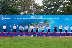 Thủ tướng Chính phủ Phạm Minh Chính và các lãnh đạo bộ,ngành, doanh nghiệp tham dự Lễ khởi công khu nghỉ dưỡng tại Hòn Thơm