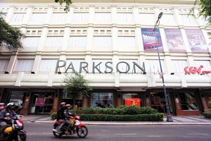 Các cơ sở mua sắm miễn thuế được đầu tư và vận hành hiệu quả sẽ góp phần thúc đẩy kinh tế du lịch. Trong ảnh: Địa điểm Parkson Saigon Tourist Plaza ở quận 1, TP.HCM (đã đóng cửa năm 2023) đang được cho là “cứ điểm” mà nhà đầu tư lựa chọn để mở cửa hàng miễn thuế nội đô. Ảnh: Lê Toàn