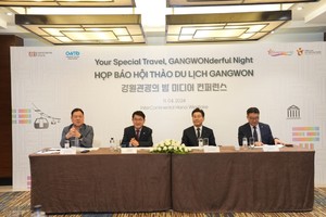 Họp báo giới thiệu Hội thảo Du lịch Tỉnh tự trị Đặc biệt Gangwon, diễn ra tối 11/4/2024.