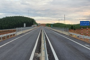 Một đoạn trên tuyến Quốc lộ 15D hiện hữu.