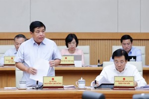 Nền kinh tế đứng trước nhiều áp lực, thách thức lớn cả về tăng trưởng và kiểm soát lạm phát