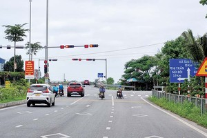 Những con đường được xây dựng từ vốn đầu tư công giúp giao thông trên địa bàn huyện Kiến Thụy thuận lợi hơn. Ảnh: Thanh Tân