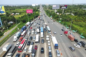 Lưu lượng phương tiện tham gia lưu thông trên cao tốc TP.HCM - Long Thành - Dầu Giây liên tục tăng cao.