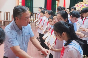 60 suất học bổng “Vì trẻ em Việt Nam” đến với học sinh tỉnh Hà Tĩnh 