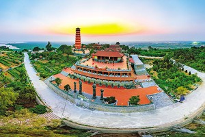 Đồ Sơn là vùng đất nổi tiếng với nhiều di sản hấp dẫn du khách. Trong ảnh: Tháp Tường Long, một thắng cảnh ở Đồ Sơn