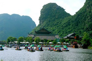 Khu du lịch sinh thái Tràng An luôn là địa điểm hấp dẫn nhất khi khách du lịch trong và ngoài nước đến Ninh Bình