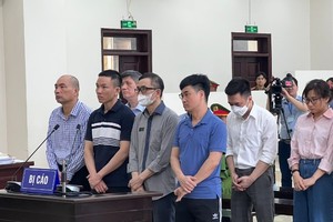 Các bị cáo trong phiên xét xử phúc thẩm.