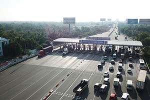 Trạm thu phí đường cao tốc TP.HCM- Long Thành - Dầu Giây - Ảnh: Lê Toàn 