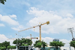 Dự án Đức Long Golden Land (quận 7, TP.HCM) bị vướng đất công xen cài. Ảnh: Lê Toàn 