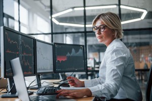 Khối ngoại ròng rã bán hơn 36.000 tỷ đồng từ đầu năm, đâu mới là điểm đảo chiều?