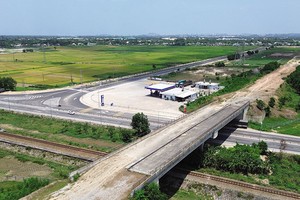 Nút giao Dung Quất - Trì Bình kết nối từ Khu kinh tế Dung Quất với cao tốc Đà Nẵng - Quảng Ngãi