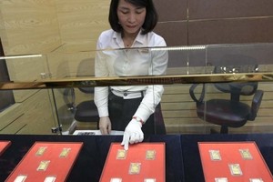 Điểm bán vàng miếng SJC tại Ngân hàng Agribank. Ảnh: Đức Thanh