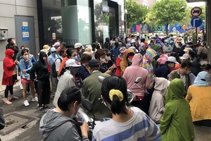 Hàng ngàn trái chủ đã mua trái phiếu của các công ty liên quan Tập đoàn Vạn Thịnh Phát đi kêu cứu.