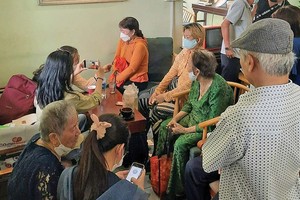 Hàng trăm trái chủ mua trái phiếu của các công ty thuộc “hệ sinh thái” Vạn Thịnh Phát nộp hồ sơ kêu cứu tại cơ quan công an