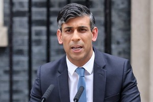 Thủ tướng Anh Rishi Sunak phát biểu tại thủ đô London. (Ảnh: THX/TTXVN)