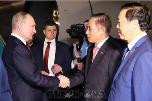 Tổng thống LB Nga Vladimir Putin bắt đầu chuyến thăm cấp Nhà nước tới Việt Nam