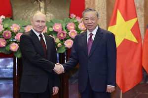 Chủ tịch nước Tô Lâm và Tổng thống Putin chụp ảnh trước Hội đàm. (Ảnh: Đức Thanh)