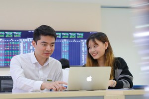 Các nhóm ngành như dầu khí, cảng biển, đầu tư công dễ có sóng trong giai đoạn cuối năm