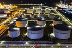 Quảng Ngãi phối hợp với Bộ Công thương xây dựng hoàn thiện và thực hiện Đề án xây dựng Trung tâm lọc, hóa dầu và năng lượng quốc gia tại Khu kinh tế Dung Quất. 