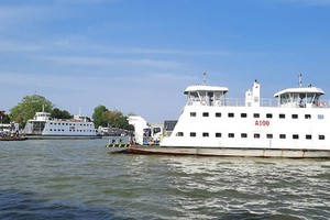 Dự án xây dựng cầu Đình Khao bắc qua sông Cổ Chiên, nối liền hai tỉnh Vĩnh Long và Bến Tre thay thế cho phà Đình Khao hiện nay