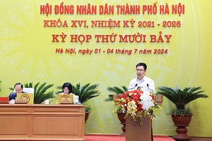 Phó trưởng Ban Kinh tế - Ngân sách (HĐND TP. Hà Nội) Vũ Ngọc Anh báo cáo thẩm tra .