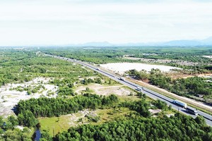 Quảng Trị có vị trí chiến lược trên trục Bắc - Nam cũng như Hành lang Đông - Tây, thuận lợi để phát triển logistics. Ảnh: N.T