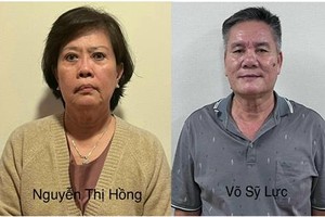 4 bị can (từ trái qua): Trần Ngọc Thuận; Nguyễn Thị Hồng; Võ Sỹ Lực; Trần Thoại.
