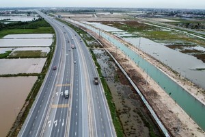 Các khu công nghiệp, cụm công nghiệp đang được xây dựng dọc tuyến đường bộ nối đường cao tốc Hà Nội - Hải Phòng với đường cao tốc Cầu Giẽ - Ninh Bình. Ảnh: Phạm Đăng