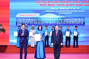 Bà Phùng Nguyễn Hải Yến, Phó tổng giám đốc, Chủ tịch Công đoàn cơ sở Trụ sở chính Vietcombank tại Lễ biểu dương 95 Chủ tịch Công đoàn cơ sở, Nghiệp đoàn cơ sở xuất sắc, tiêu biểu toàn quốc lần thứ V.