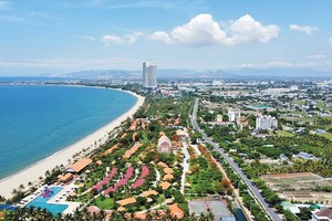 Tuyến đường ven biển qua TP. Phan Rang - Tháp Chàm được mệnh danh là con đường của các khu resort