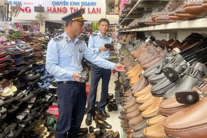 Hà Nội xử lý hơn 2.200 vụ buôn lậu, hàng giả, gian lận thương mại trong tháng 7 
