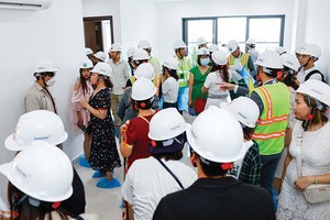 Khách hàng mua nhà được hưởng lợi trong cuộc cạnh tranh về giá của các chủ đầu tư dự án. (Ảnh: G.H)