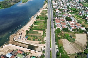 Hai dự án kè dọc sông Trà Khúc bị vướng mặt bằng ảnh hưởng đến tiến độ thi công.